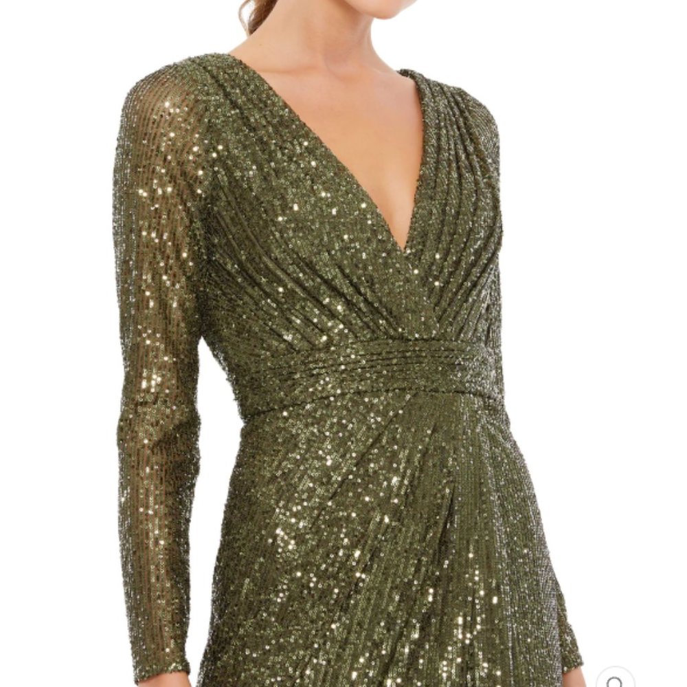 SEQUINED LONG SLEEVE GOWN Olive Green Size 6 New With Tags - Picture 3 of 3